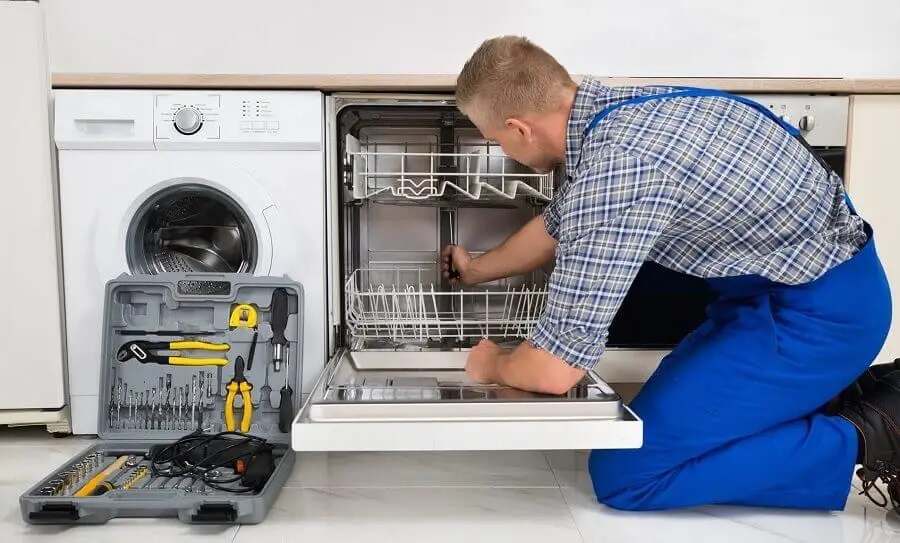 Karasu Siemens servisi teknisyen ekibi beyaz eşya tamiri yaparken